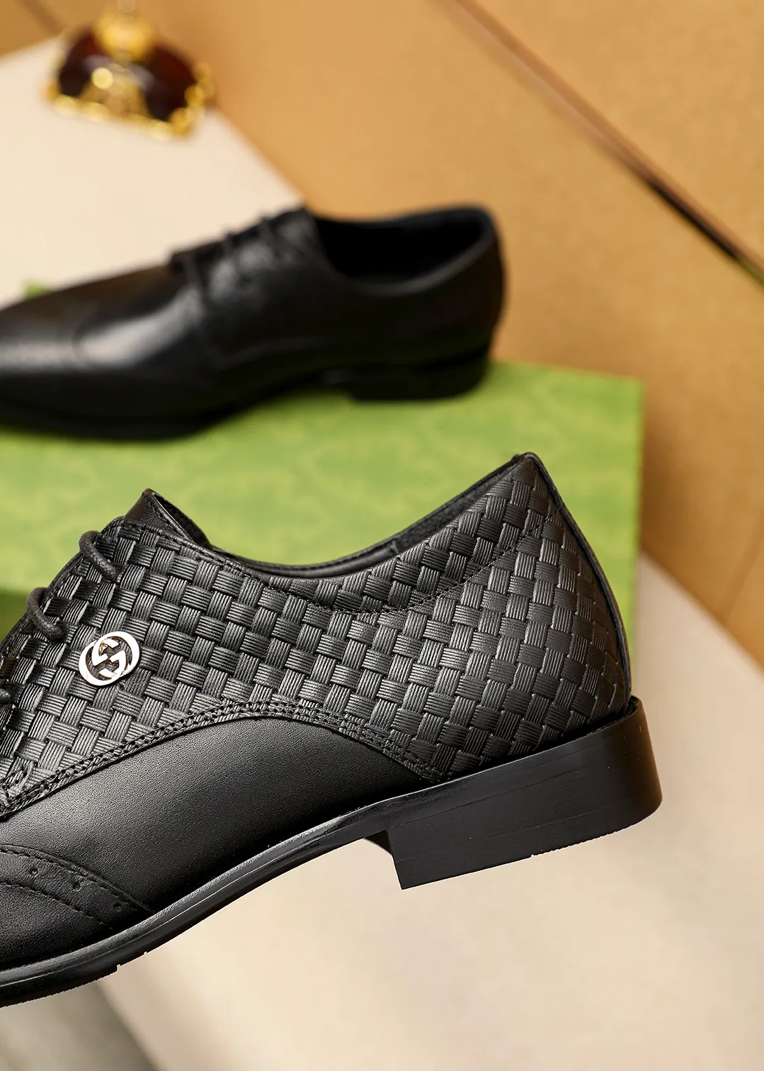 Men's shoes 💰442 💐 Product trademark: GUCCI "Gucci" business leather shoes Regular size: 38-44 (45.46🉑️customized) Product materials: Selected imported first-layer calfskin embossed upper, imported small dyed cowhide leather lining. Strong three-dimensional visual effect, combined outsole Color: 1⃣️color optional